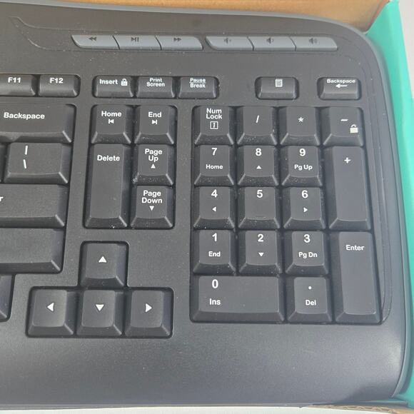 Logitech mk320 Wireless Full Keyboard & Mouse Combo with USB Receiver - Picture 7 of 14